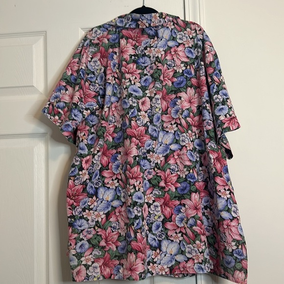 Anthony Richards flowered blouse withh 2 pockets. 2 X - Picture 4 of 4
